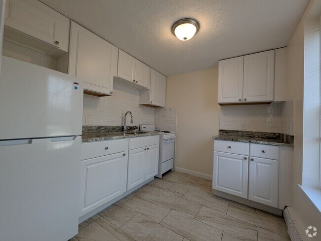 Building Photo - 180 N Beacon St Rental