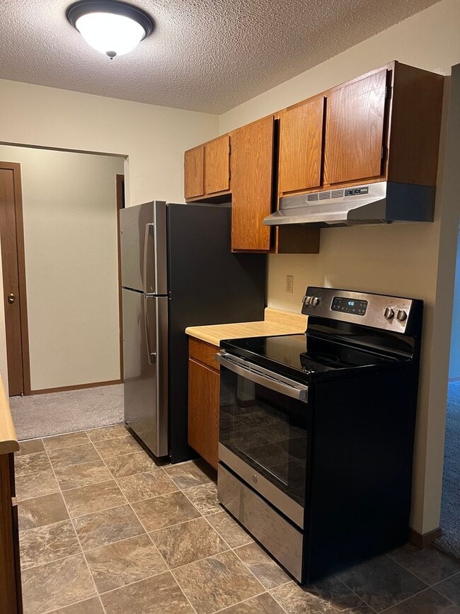 Building Photo - Benton Heights Unit 105 Rental