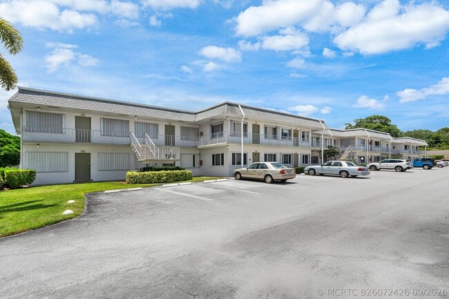 Building Photo - 3160 Lake Osborne Dr Unit Bldg 6 206