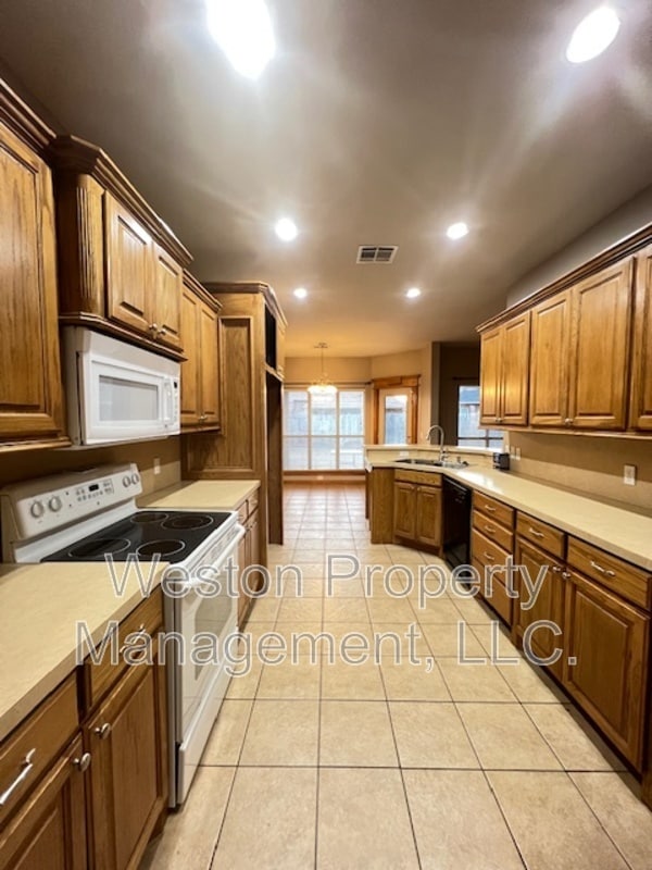 Photo - 701 N Ponderosa Way