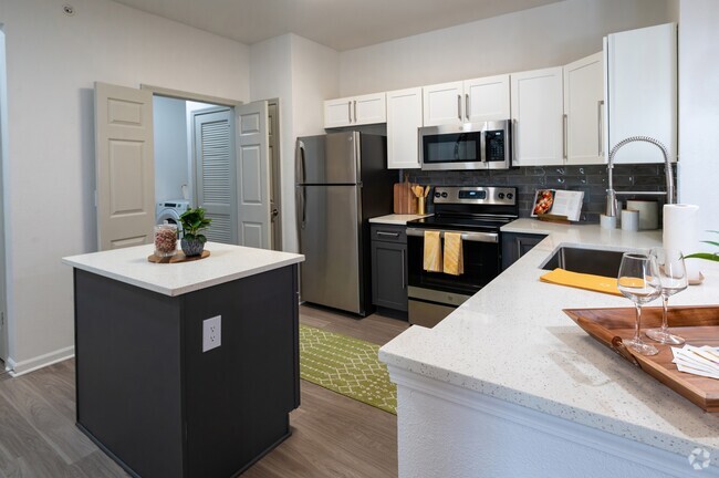 Building Photo - Aventura Falcon Valley Rental