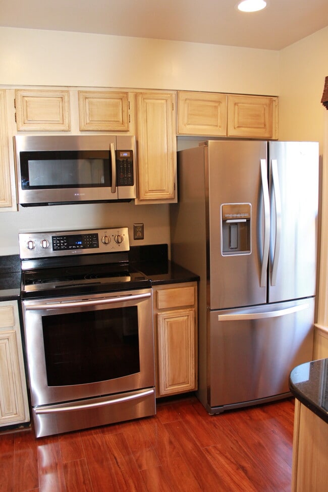 Building Photo - 227 Katie Ct Unit 227