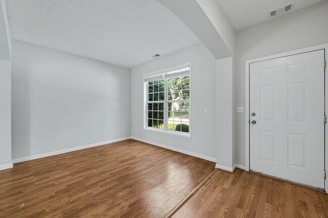 Photo - 290 Clairidge Ln SW