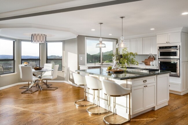 Photo - 4 Bed 3.5 Bath In Round Hill Estates North