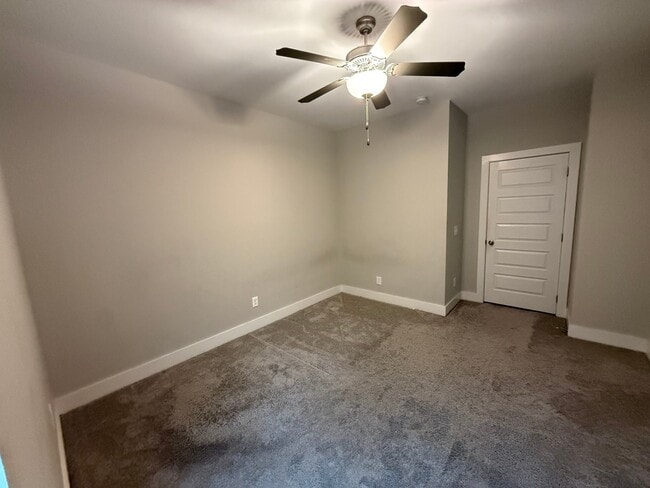 Photo - 630 Village Dr