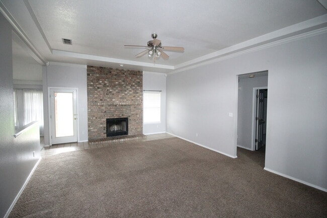 Photo - 2300 Northglen Dr