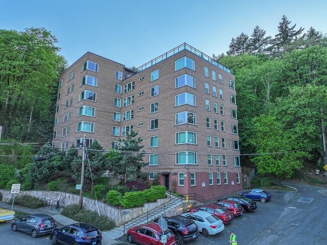 Building Photo - View Unit 701