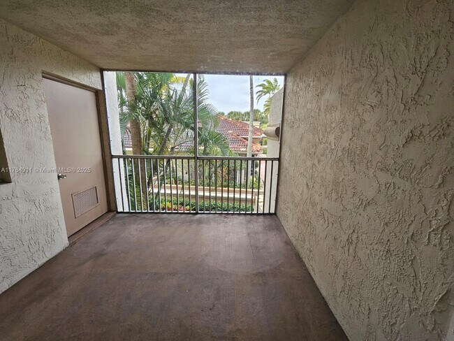 Photo - 22203 Glenmoor Dr Unit 22203