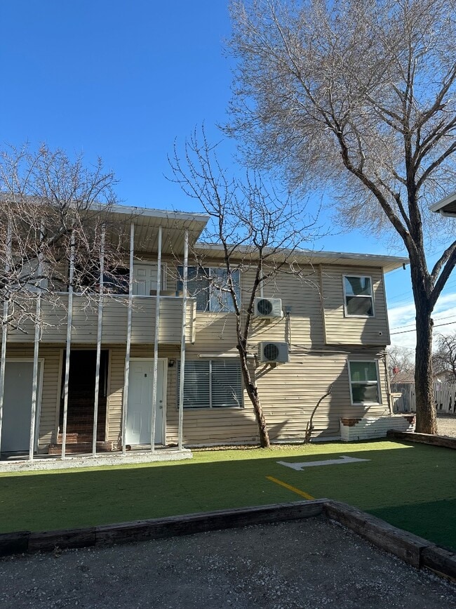 Photo - 590 Denslowe Dr Unit B