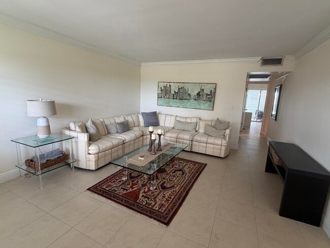 Photo - 1905 Bermuda Cir Unit L4