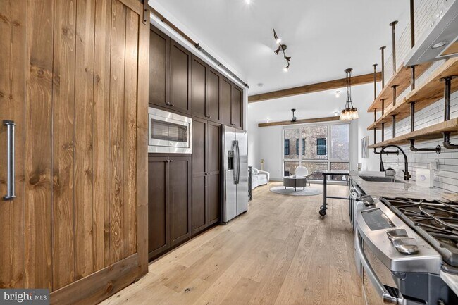 Photo - 774 Girard St NW