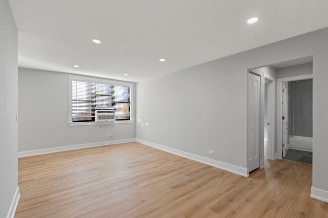 Photo - 525 W Aldine Ave