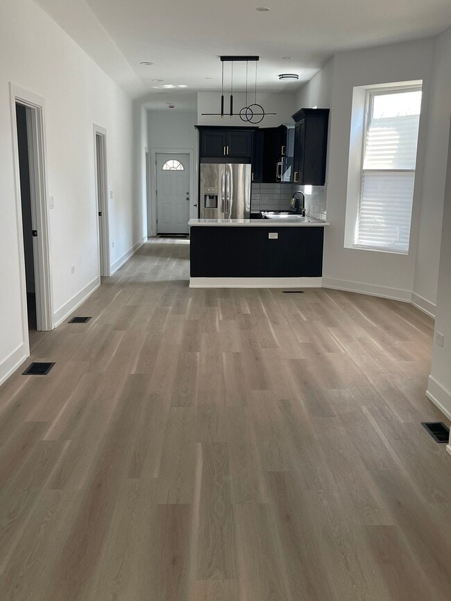 Photo - 5531 S May St Unidad 1