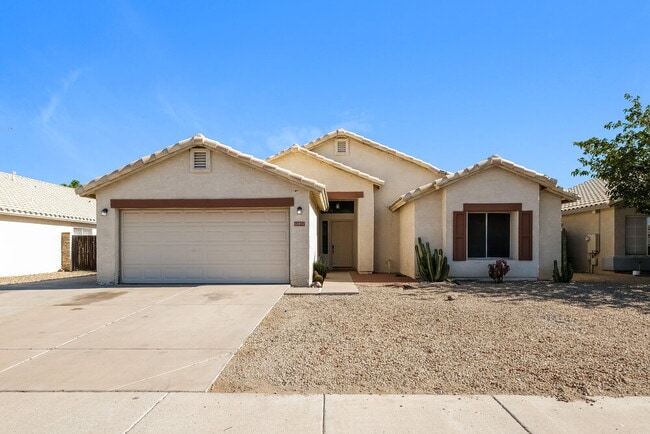 Building Photo - 10870 W Royal Palm Rd