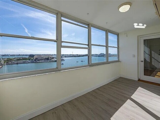 Building Photo - 10th FLR 2B/2BA Waterfront with Panoramic Intercoastal Views in 55+ Community