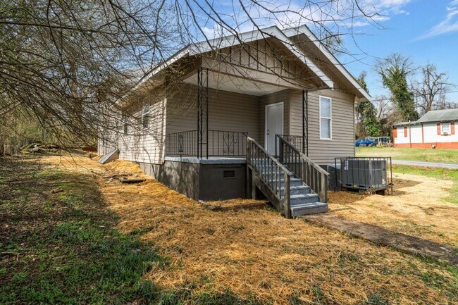 Photo - Beautifully Renovated 4BR/2.5BA with Large Yard in Graysville