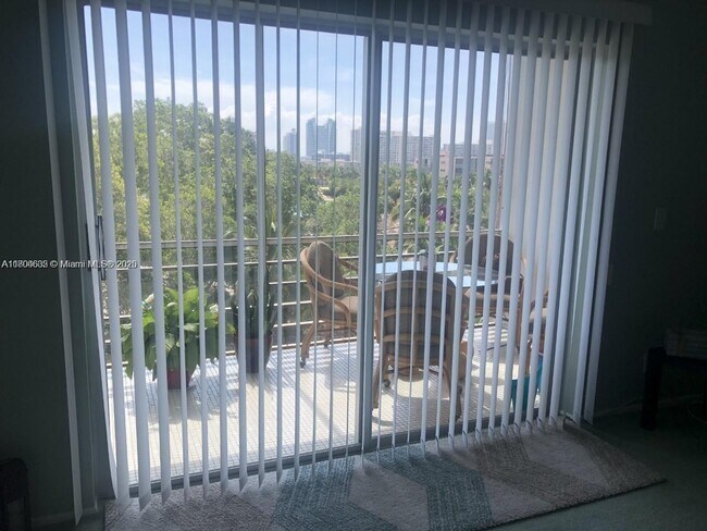 Photo - 1000 NE 14th Ave Unidad 605