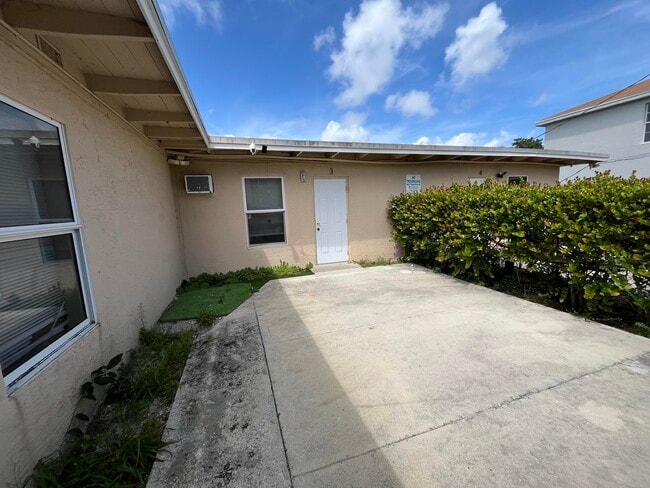 Building Photo - 901 8th St Unit 3