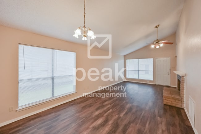 Photo - $1,475! 2/Bed1.5Bath duplex in Arlington! ...