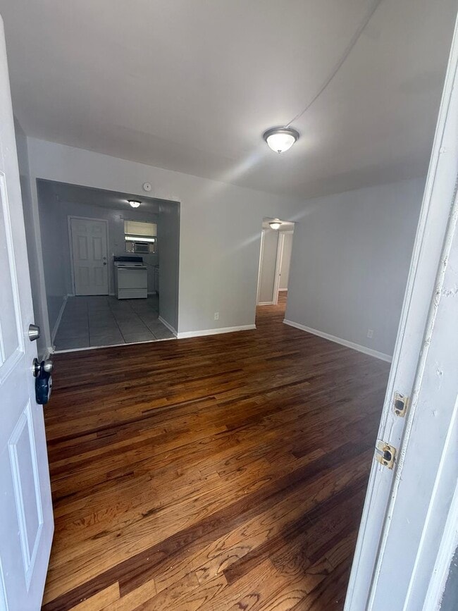 Building Photo - 2012 Palafox St Unit 4