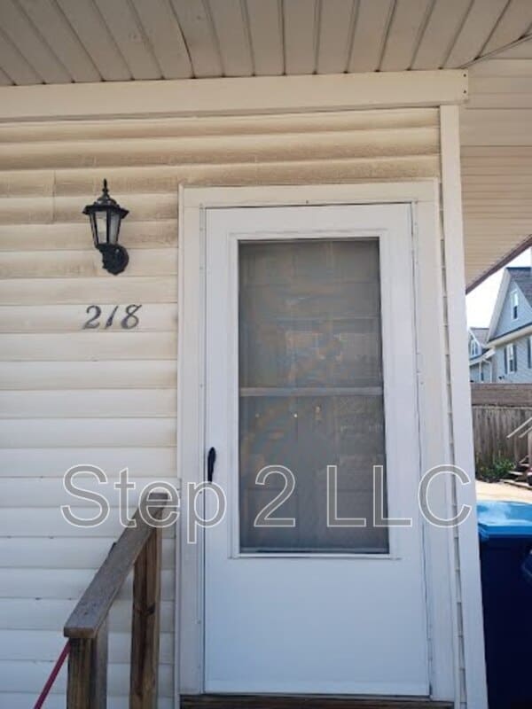 Building Photo - 218 S St Clair St