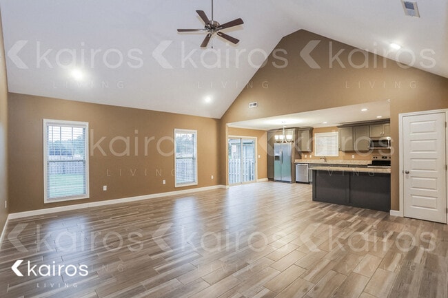 Photo - 977 Garrett Ln
