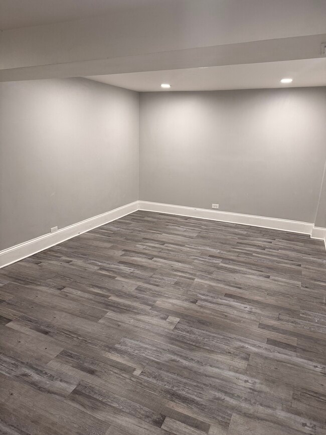 Building Photo - 2704 W Adams St Unit 1 Rental