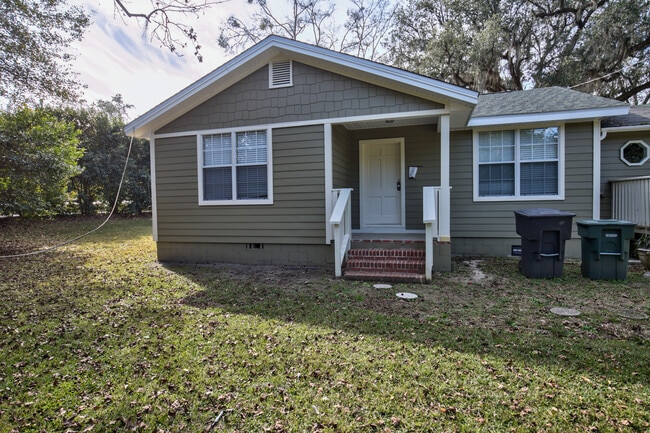 Building Photo - 2002 Unit B