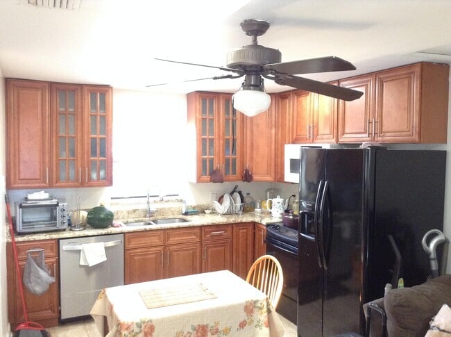 Building Photo - 2877 Seminole Rd Rental