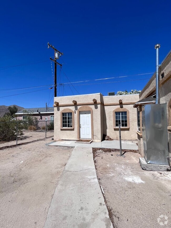 Building Photo - Beautiful 29 Palms Apartment