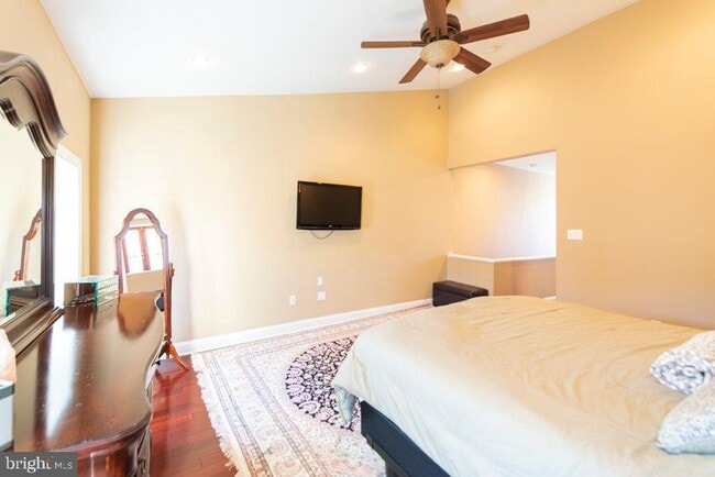 Photo - 2107 Carpenter St