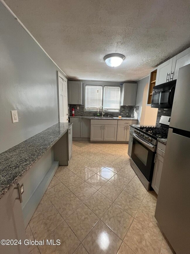 Photo - 70 Beverly Ave Unidad 1