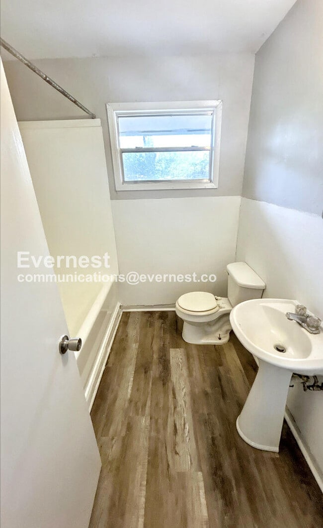 Photo - 2724 Lee Ave SW