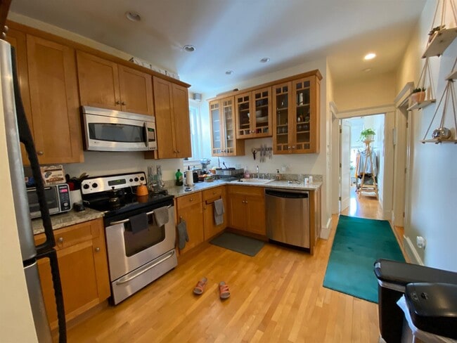 Building Photo - 10 Arlington St Unit 4