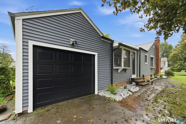 Photo - 332 Fern St