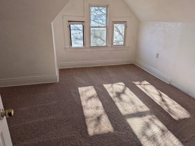 Photo - Large Three Bedroom Apartment In Avalon