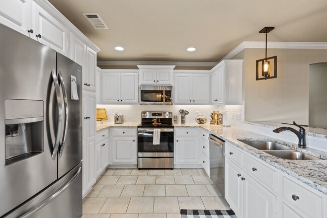 Photo - Fully Furnished Crashpad in Austin, AR