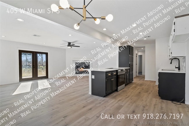 Building Photo - 405 W Miami St