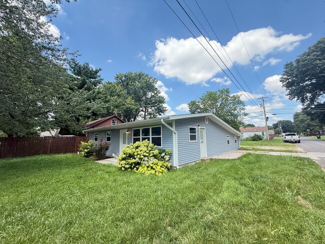 Photo - 1477 E Lindberg St