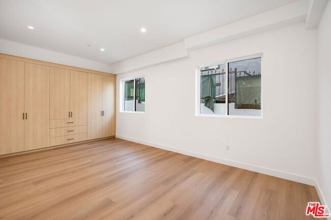 Photo - 726 Robinson St Unidad 3