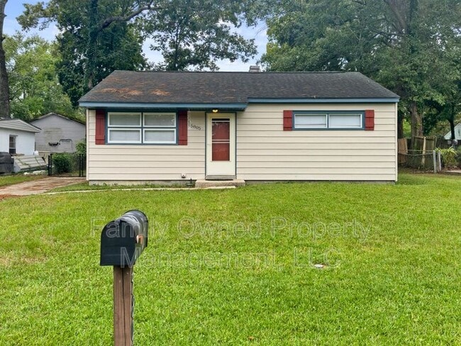 Photo - 5805 Chaucer Dr