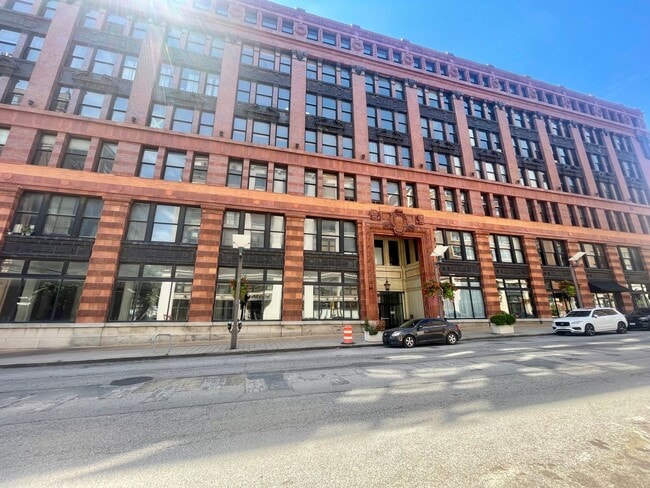 Photo - Large 1 Bedroom Loft with Balcony Available in Downtown St. Louis!