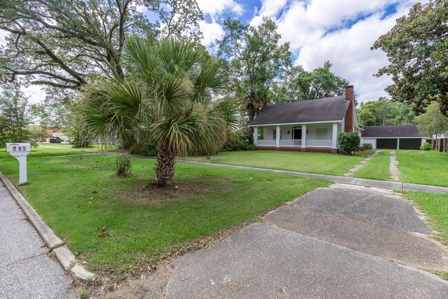 Photo - 2 Bedroom Charming Home in the Heart of Foley!