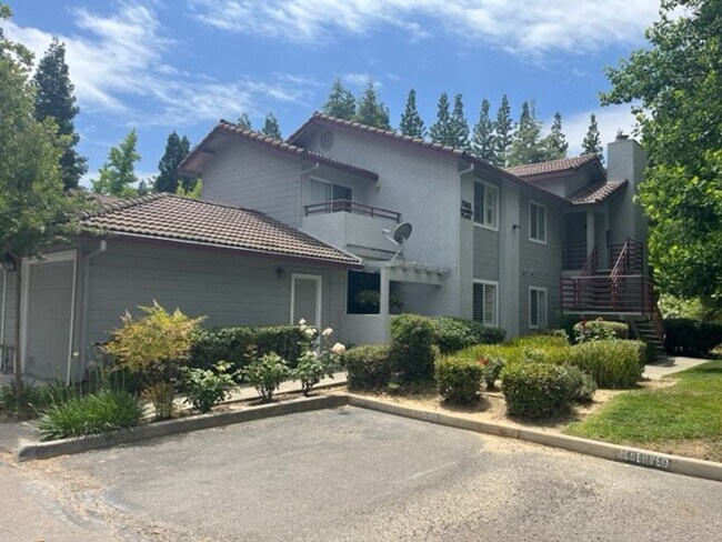 Spacious 2 bed 2bath condo available Early... - Spacious 2 bed 2bath condo available Early... Unit 205