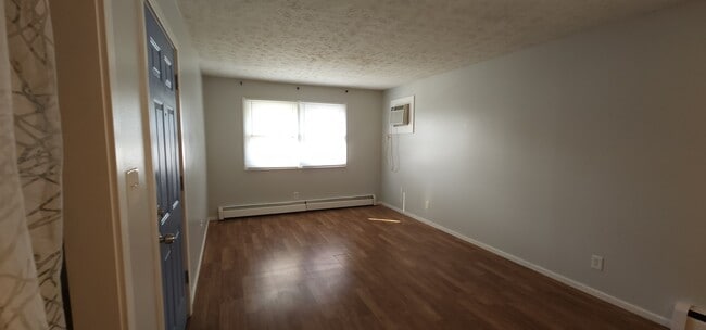 Living Dining Area - 510 S Clayton St Unit 3