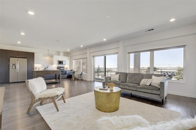 Building Photo - 4361 S Congress Ave Unit 408A