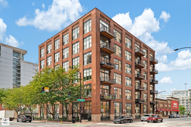 Building Photo - 701 W Jackson Blvd Unit 302B