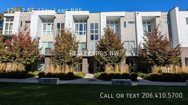 Building Photo - 12447 NE 11th Ln