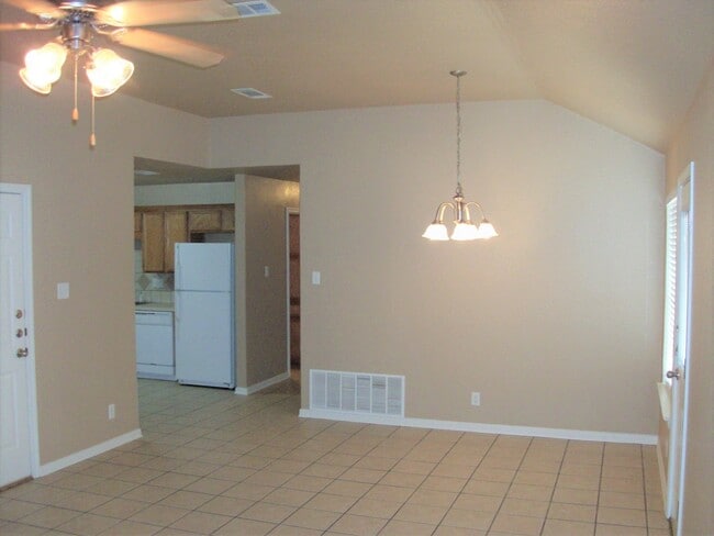 Photo - 3 Bedroom / 2 Bath Duplex – Near Fort Hood – Killeen, TX