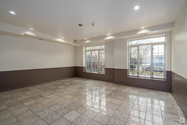 4114 W Washington